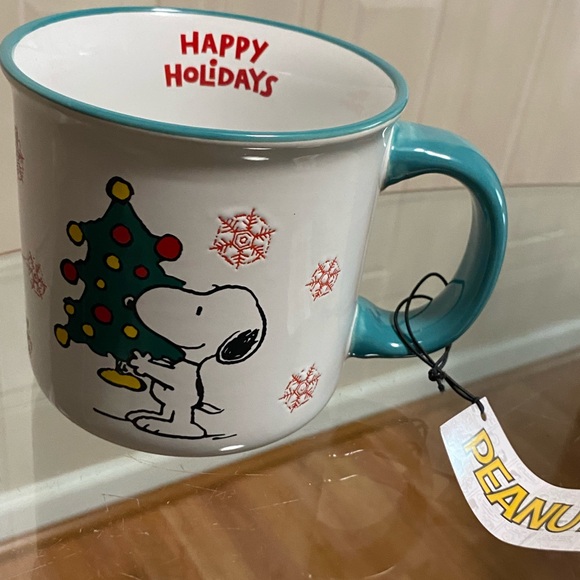 2024 Peanuts Snoopy & Christmas Tree Snowflakes Happy Holidays 21 oz Mug NWT! - Picture 2 of 6